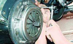 Снятие сцепления и коробки передач на ВАЗ 2106