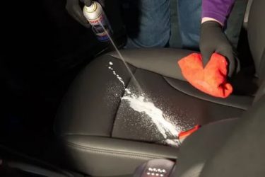 Чем очистить обивку салона автомобиля?
