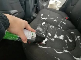 Чем очистить обивку салона автомобиля?