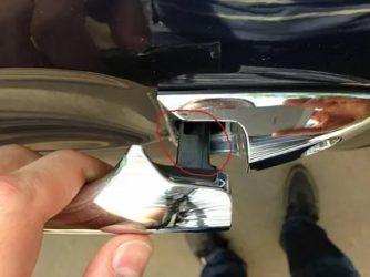 Чем смазать ручки дверей автомобиля?