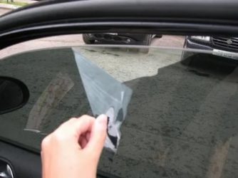 Как быстро снять тонировку со стекла автомобиля?