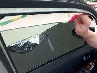 Как быстро снять тонировку со стекла автомобиля?
