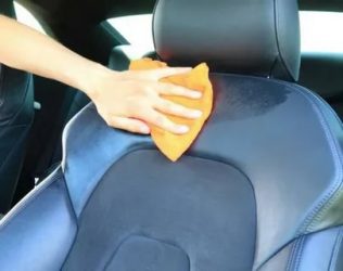 Как очистить обивку салона автомобиля своими руками?