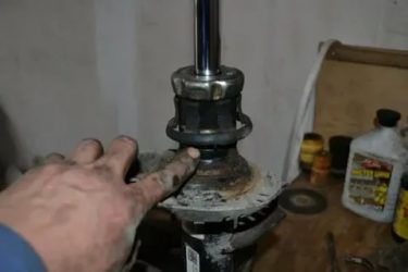 Как определить неисправность амортизатора автомобиля?