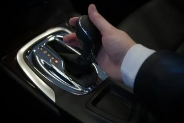 Как переключать АКПП в автомобиле?