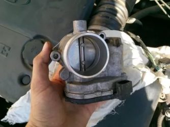 Как почистить электронный дроссель на приоре?