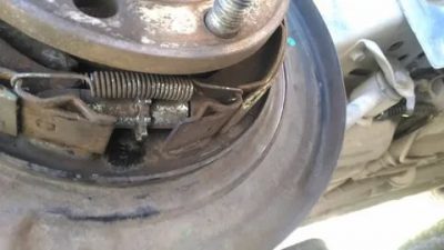 Как подтянуть ручной тормоз на шевроле лачетти?