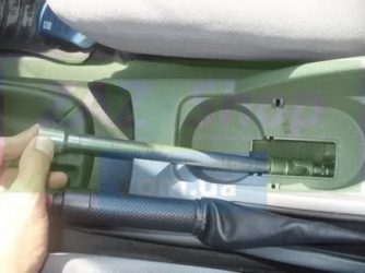 Как подтянуть ручной тормоз на шевроле лачетти?
