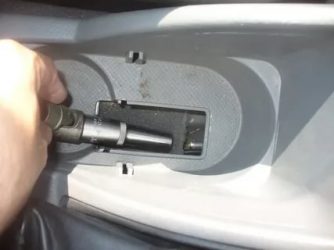 Как подтянуть ручной тормоз на шевроле лачетти?