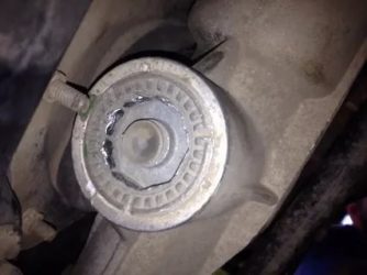Как подтянуть рулевую рейку на приоре?