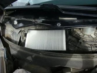 Как поменять фильтр печки на приоре?