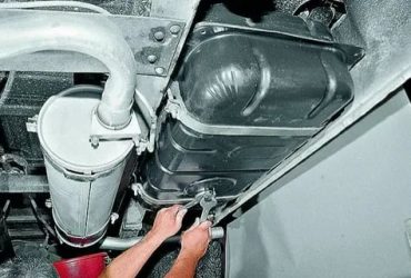 Как слить отстой из топливного бака?