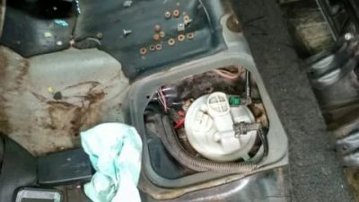 Как снять бензонасос на приоре?