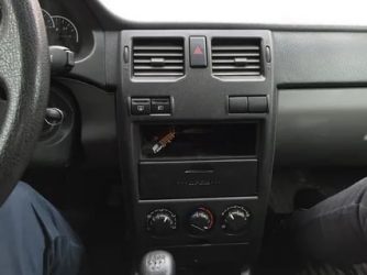 Как снять часы на приоре?