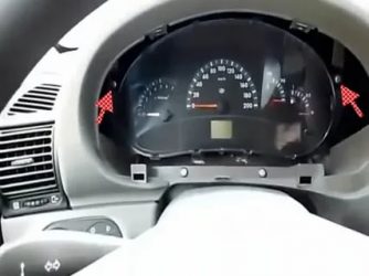 Как снять приборную панель на калине?