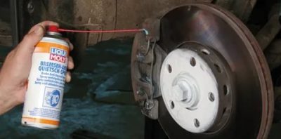 Как убрать скрип тормозных колодок на авто?