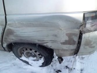 Как выправить крыло автомобиля своими руками?