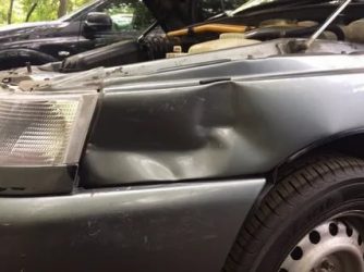 Как выправить крыло автомобиля своими руками?
