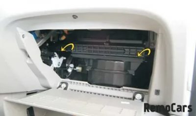Салонный фильтр акцент тагаз где находится?
