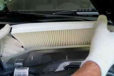 Зачем менять салонный фильтр в автомобиле?