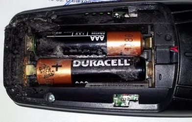 Заржавели контакты для батареек что делать?