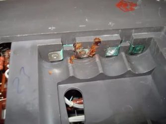 Заржавели контакты для батареек что делать?