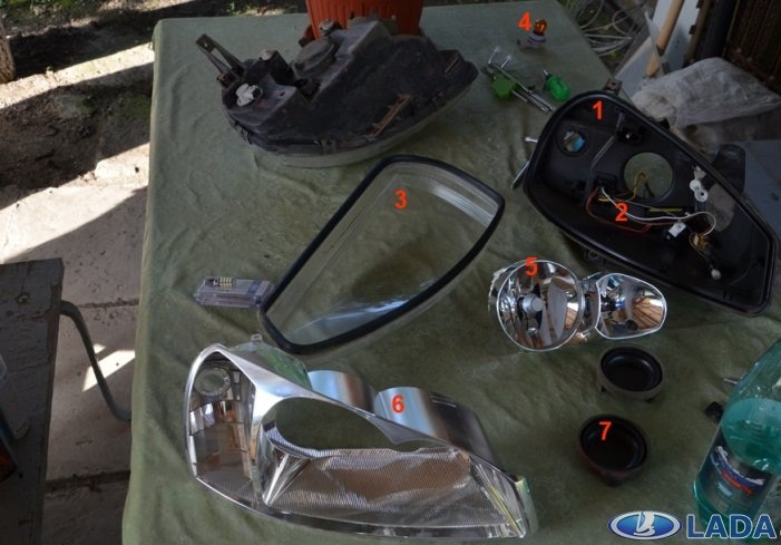 Разобранная фара 