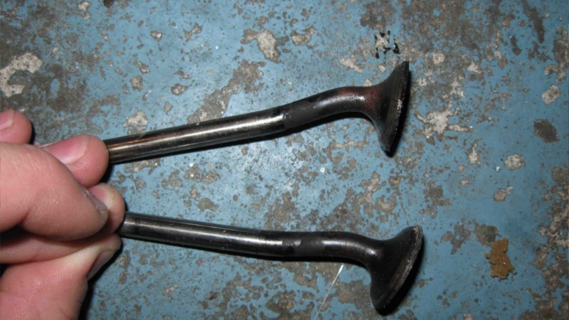 Загнутые клапаны – результат обрыва ремня Причина в клапанах