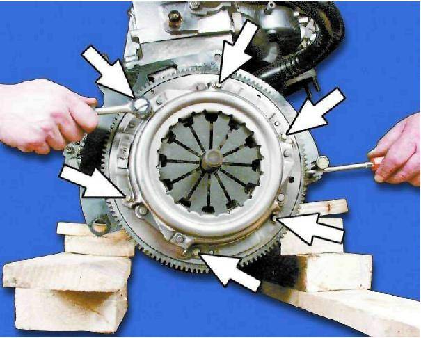 Крепят диски тут