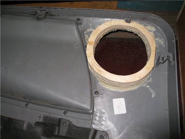 Подготовка дверцы Отверствие для установки колонки