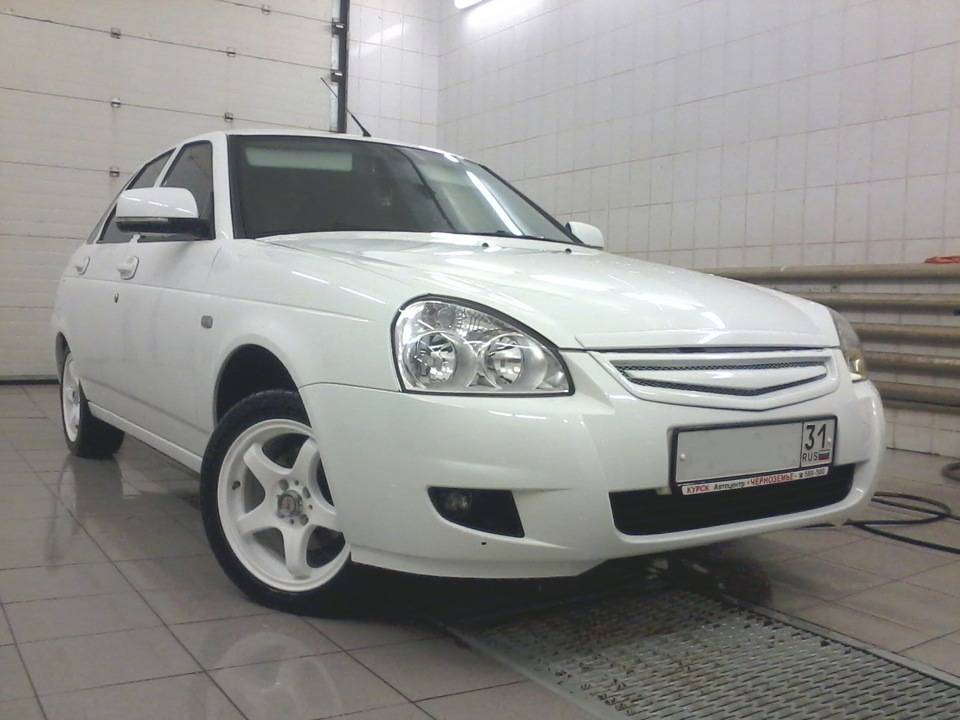 Решетка в тон Решетка в тон в тон кузова авто