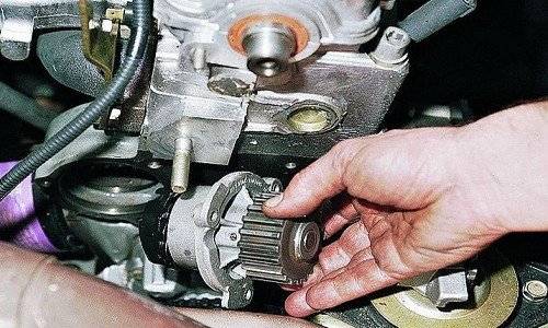 Сняли водяную помпу Демонтаж водяного насоса