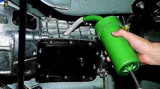 Замена масла в КПП В КПП меняют масло