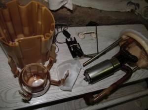 Бензонасос в разобранном виде