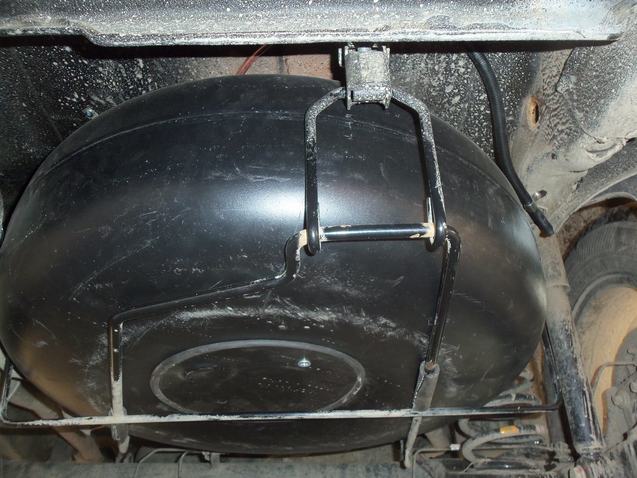 Баллон под днищем Монтаж баллона на дно авто