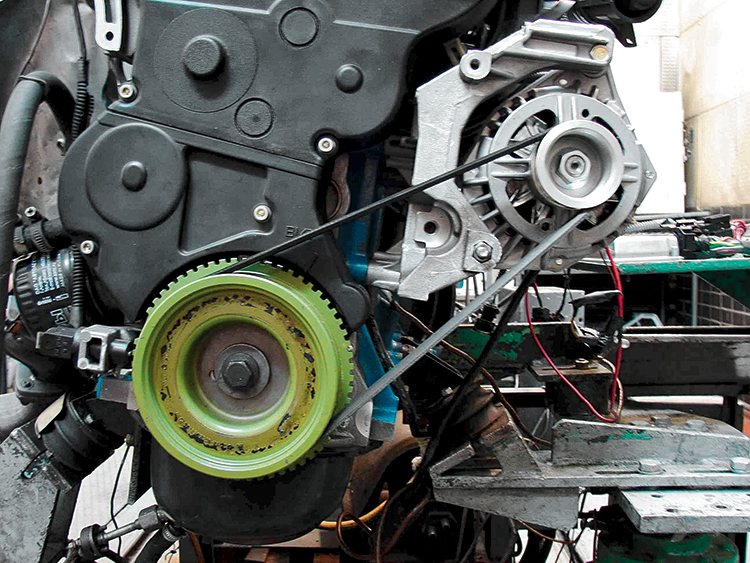 Ремень генератора Натянутый ремень генератора