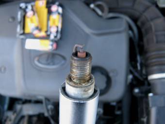 Осмотр свечи зажигания