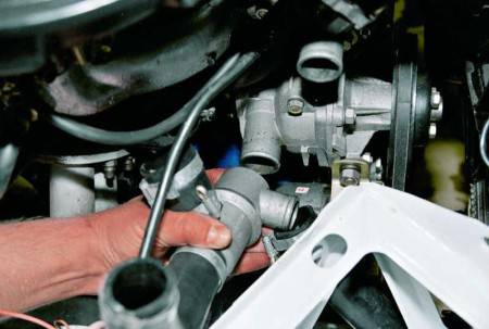 Автомобильный термостат Расположение термостата