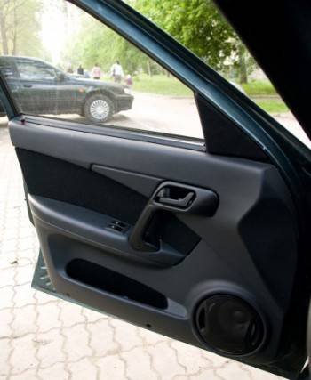 Обшитые автомобильные двери Обшивка дверей